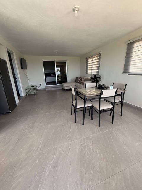 Apartment, 1 Bedroom, Smoking | Dining