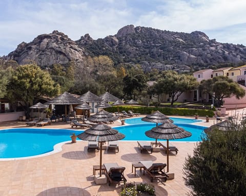 Seasonal outdoor pool, pool umbrellas, sun loungers