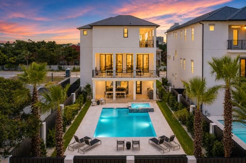 Salt Life —a luxury retreat sleeping 24 in Miramar Beach. PRIVATE gated beach access just steps away + FREE 6-seat golf cart. Enjoy a heated pool & hot tub, outdoor kitchen, elevator, and a 4th-story rooftop with panoramic Gulf views.