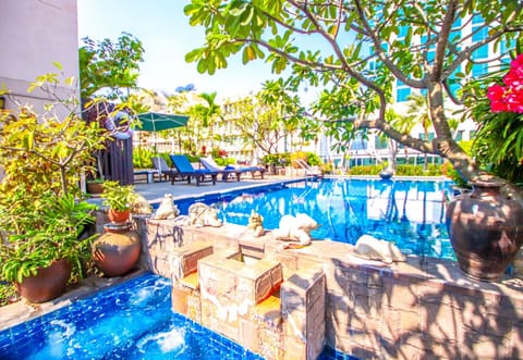 Outdoor pool, sun loungers