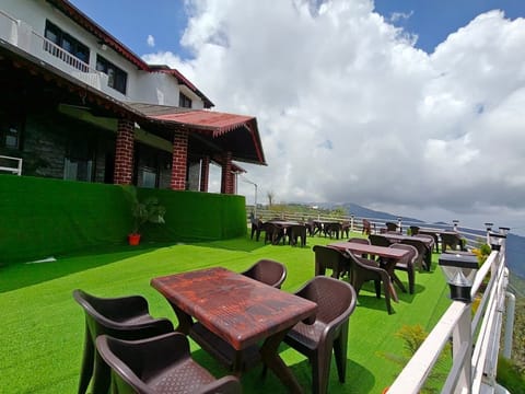 Double or Twin Room | Outdoor dining