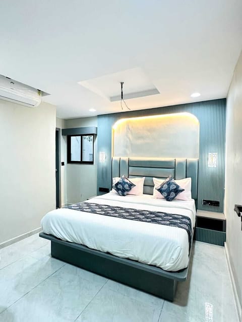 Deluxe Double Room, City View | In-room safe, desk, laptop workspace, iron/ironing board