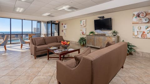Condo, 2 Bedrooms | Living area