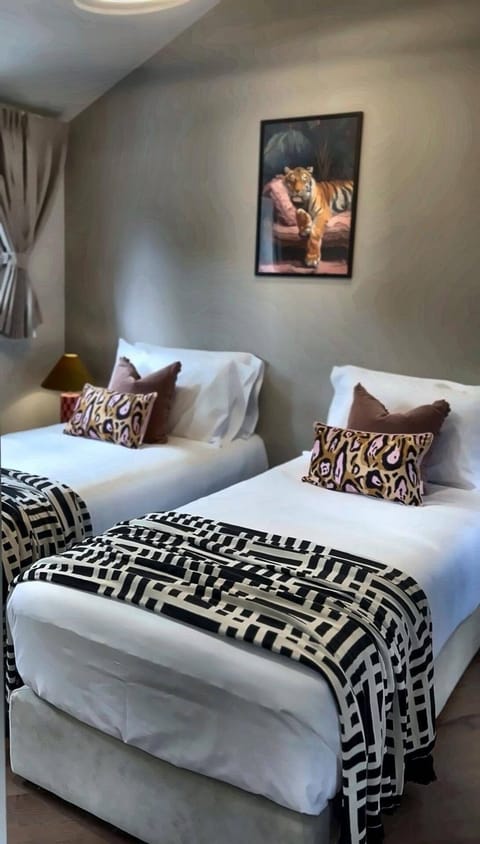 8 bedrooms, WiFi (free), bed sheets