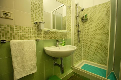 Panoramic Double Room, 1 Double Bed, Ensuite, Mountainside | Bathroom | Shower, free toiletries, hair dryer, bidet