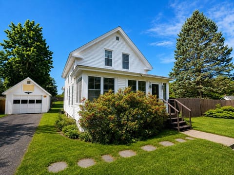 Charming Maine getaway with a spacious yard and plenty of room to relax and enjoy your stay.