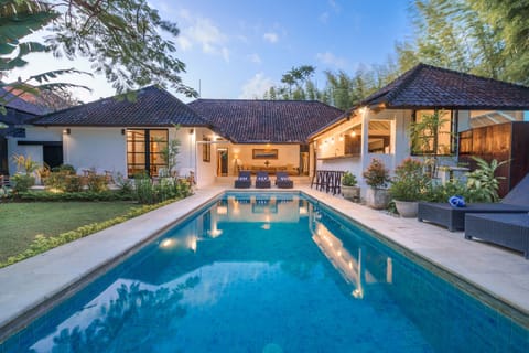 House | 10 bedrooms