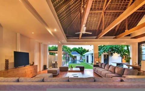 House | 11 bedrooms