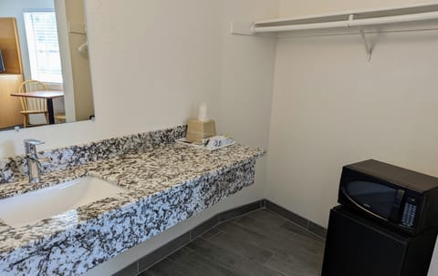 Double room with 2 King beds - Non Smoking | Free WiFi, bed sheets