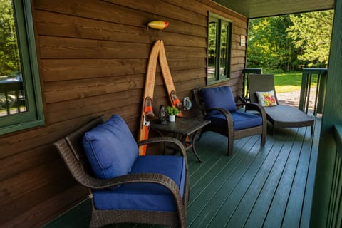 Entry Deck