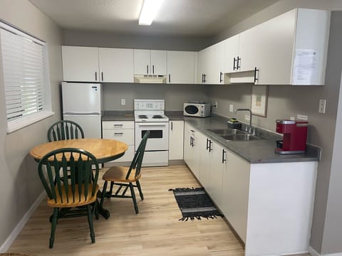 Full-size fridge, microwave, coffee/tea maker, electric kettle