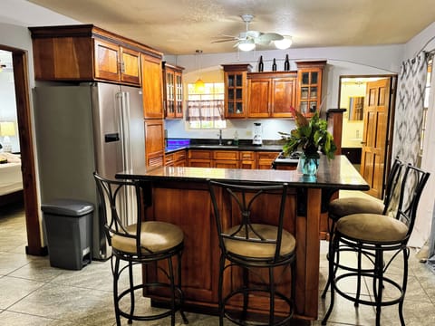 Luxury Room, 1 King Bed, Poolside | Private kitchen | Fridge