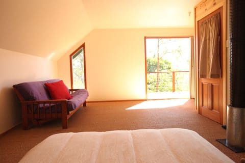 Huon Pine Room | Iron/ironing board, free WiFi, bed sheets