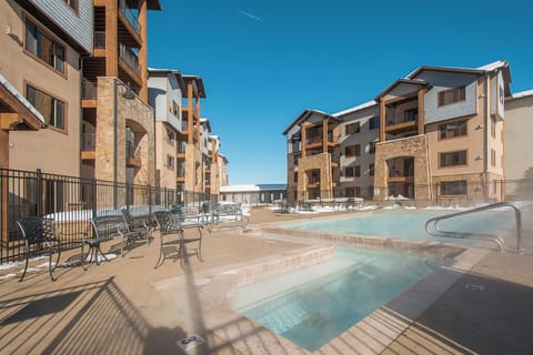 Exterior / Pool / Hot Tub