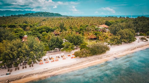 Beach nearby, sun loungers, beach umbrellas, beach towels