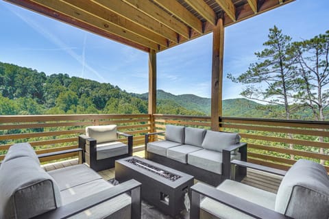 Sevierville Vacation Rental | 3BR | 3BA | 2,500 Sq Ft