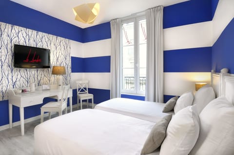 Comfort Double Room | Desk, soundproofing, iron/ironing board (on request)