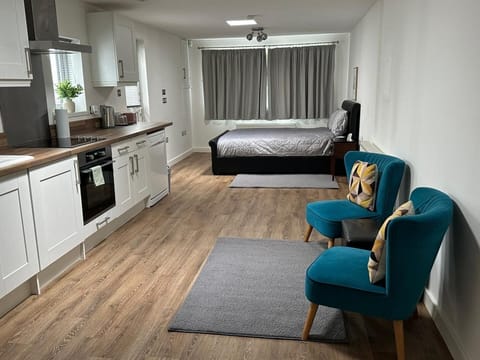 WiFi (free), bed sheets