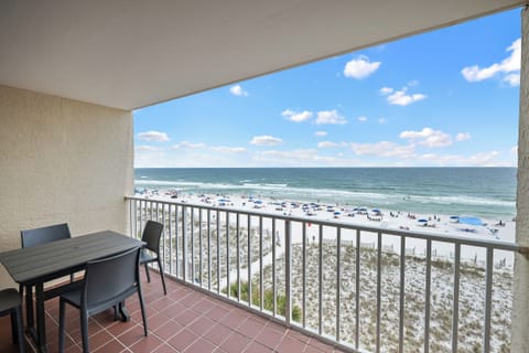Private 5th-Floor Balcony with Panoramic Gulf Views