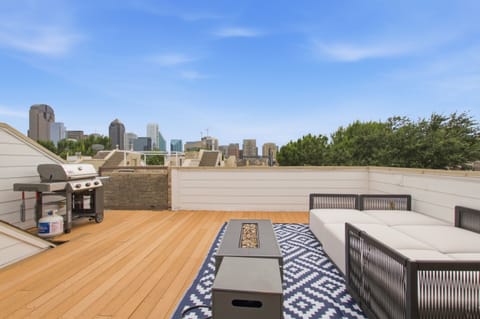Stunning city views, perfect for grilling and lounging under the Texas sun!