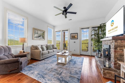 Condo, Multiple Beds, Mountain View (Silver Dollar Awesome) | Living area