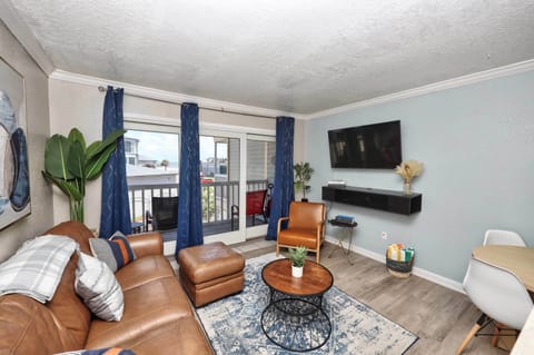 Condo, Multiple Beds (Seawall Serenity) | Living area