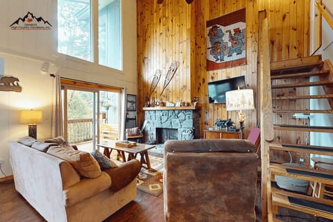 Cozy up in this rustic mountain retreat with vaulted ceilings, a stone fireplace, and ski-themed decor that welcomes you home after a day on the slopes, out hiking, biking and shopping.