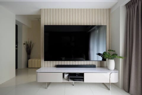 Comfortable & Stylish Living Room: • 75" Smart TV & TV Channels • Comfy Sofa • Coffee Table • Open Space with Kitchen & Dining Area