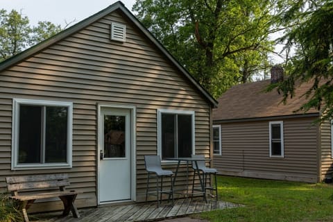 Cabin 2-8