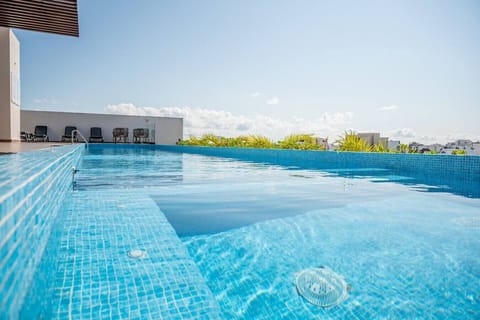 Stunning rooftop infinity pool – the perfect place to cool off, relax, and enjoy the tropical Playa del Carmen sunshine.