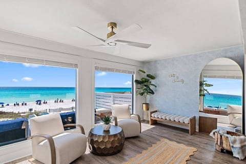 Sitting Area with Beautiful Gulf Views