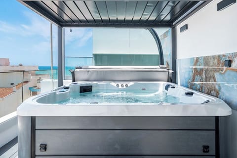 Indoor spa tub