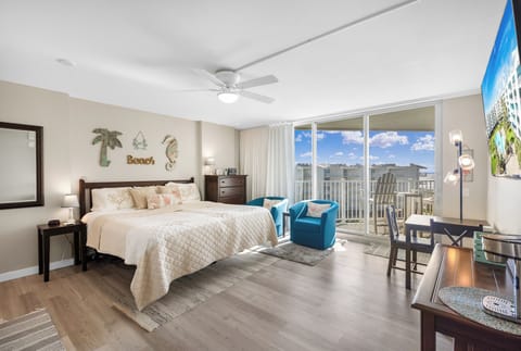 Top floor spacious efficiency condo with *Sleep Number mattress with adjustable frame for your complete comfort after a day at the beach or pool. Black out drapes so you can sleep in if you like and it's a quiet room.