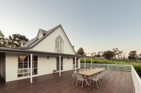 Property Exterior, Deck, Outdoor Dining