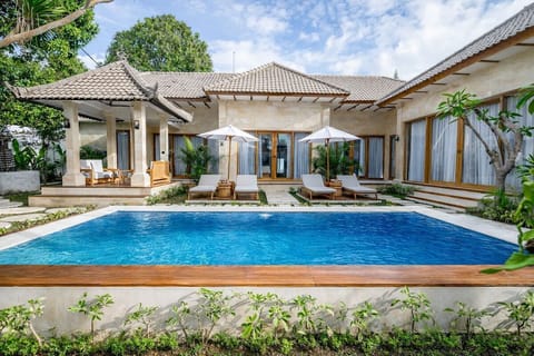 Tropical Villa: Dive into relaxation with a stunning pool and serene outdoor lounging spaces!