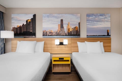 Room, 1 King Bed, Non Smoking (Exterior Building) | Desk, laptop workspace, iron/ironing board, bed sheets