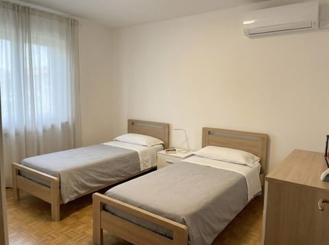 3 bedrooms, WiFi (free), bed sheets