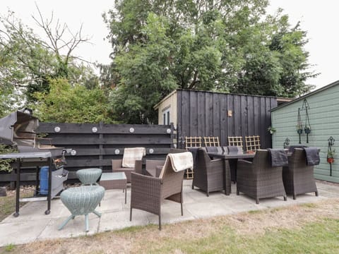 Furniture, Outdoor Furniture, Outdoor Table, Chair, Garden, Backyard, Patio, Yard, Shade, Courtyard