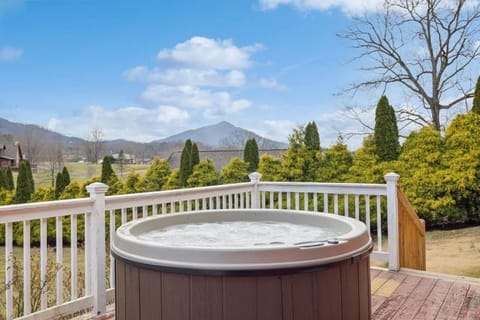 Cabin, 2 Bedrooms | Outdoor spa tub