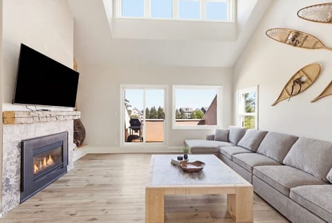 10-web-or-mls-107WintergreenPlUnit220_010