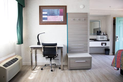 Deluxe Room, 1 King Bed | Premium bedding, pillowtop beds, blackout drapes, free WiFi