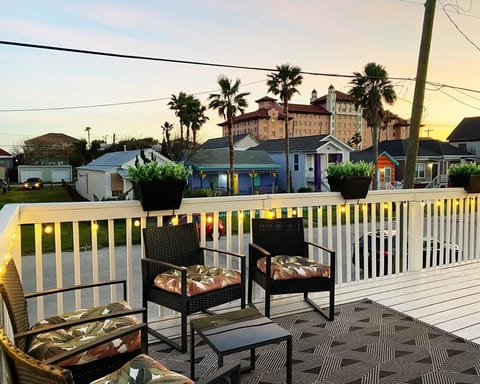 Relax & unwind with a stunning Galveston sunset view
