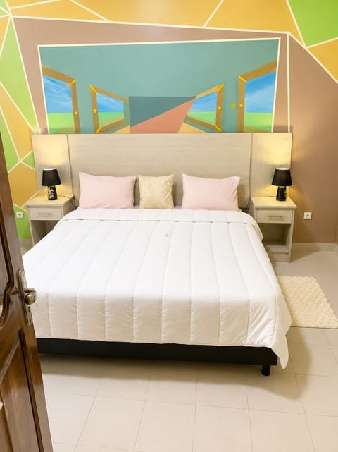 Premium bedding, minibar, iron/ironing board, WiFi (free)