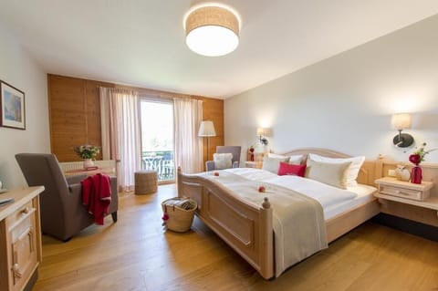 In-room safe, desk, laptop workspace, WiFi (free)