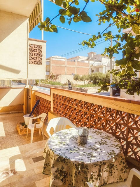 Apartment | Outdoor dining