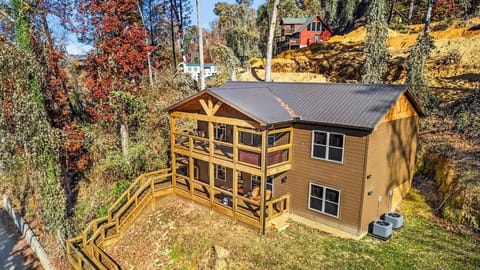 Gatlinburg Vacation Rental | 3BR | 3BA | 1,836 Sq Ft