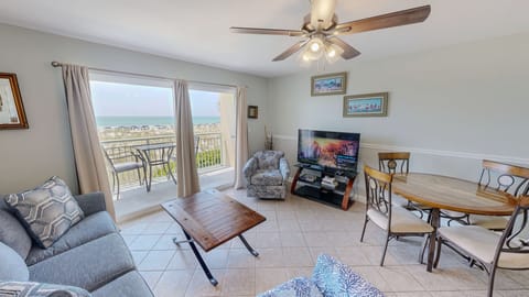 Condo, 1 Bedroom | Living area