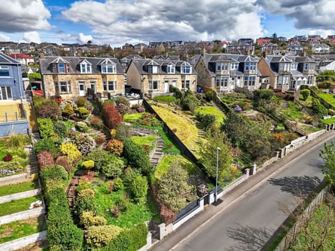 Green, Residential Area, House, Shrub, Landscape, Neighbourhood, Architecture, Home, Roof
