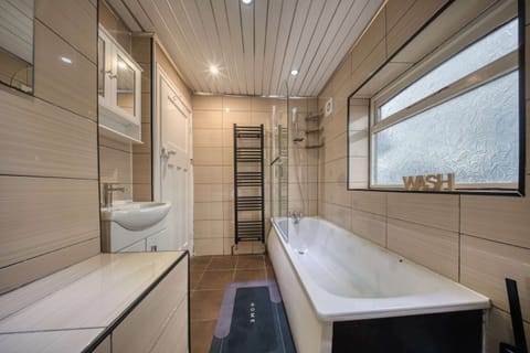 House | 3 bedrooms, high-speed internet