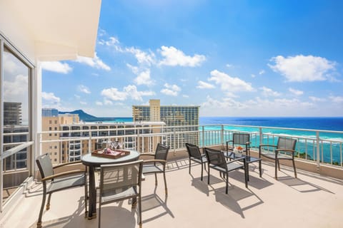 Apartment (3 Bedrooms) | Front of property